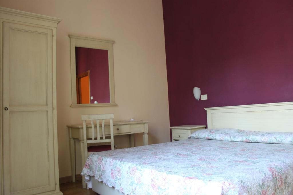 Hotel Savonarola Florencja Pokój zdjęcie